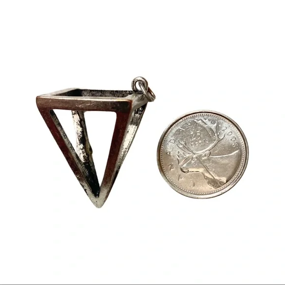 Free Geometric Pendant - Picture 4 of 4
